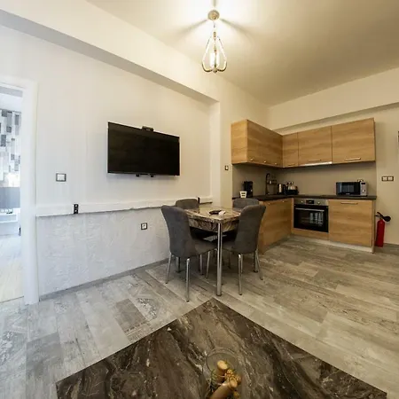 Downtown Life Apartment *