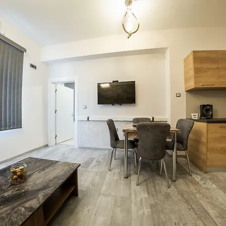 Downtown Life Apartment
